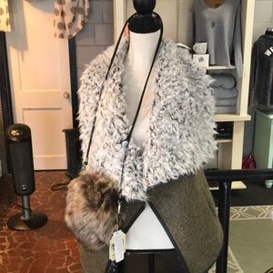 Vest with wide collar